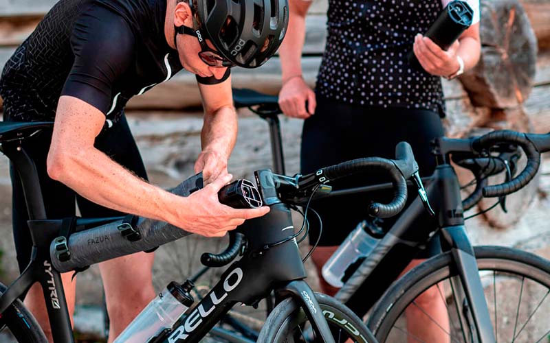 Ciclista carretera guarda batería Fazua e-bike