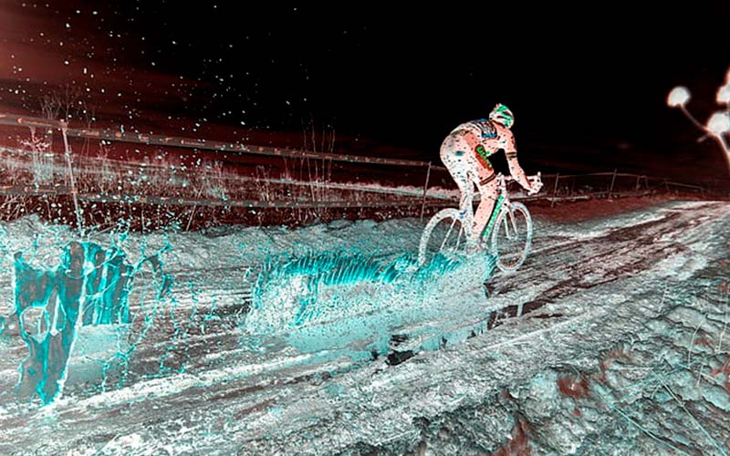 Ciclista preparando la carrera